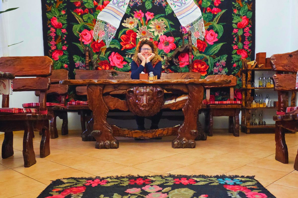 traditional-decor-at-la-sezătoare-restaurant-in-chisinau